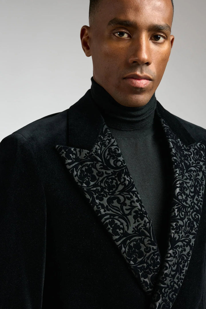 VELVET BLACK TUXEDO JACKET WITH DETAILED LAPELS